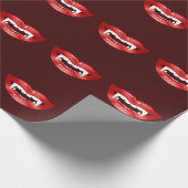 Vampire Mouths Pattern on Burgundy Red Halloween Cadeaupapier (Hoek)