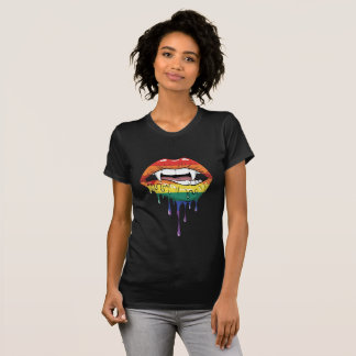 Vampire Tanden met Dregende Regenbooglippen | Edgy T-shirt