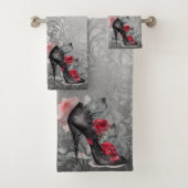 Vampy Spiked Stiletto | Red Rose High Heel Grunge Bad Handdoek (Insitu)