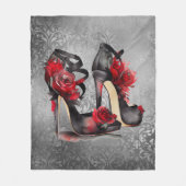 Vampy Strappy Stilettos | Red Rose Hakken op Grung Fleece Deken (Voorkant)