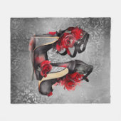 Vampy Strappy Stilettos | Red Rose Hakken op Grung Fleece Deken (Voorkant (Horizontaal))