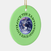 Van de Aarde houden, van elkaar houden Keramisch Ornament (Rechts)