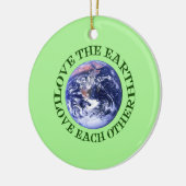 Van de Aarde houden, van elkaar houden Keramisch Ornament (Links)