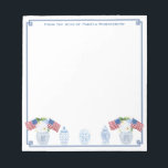 van de bureau van | All-American Chinoiserie Chic Notitieblok<br><div class="desc">Het elegante notitieblok dat u met uw eigen tekst met inbegrip van een naam kunt personaliseren. Het ontwerp kenmerkt een Griekse Zeer belangrijke hoekgrens met de afbeeldingen van de Ginger van de waterverf. Deze gemberpotten en Amerikaanse vlaggen werden oorspronkelijk door mij geschilderd voordat ze in digitale vorm werden gescand (de...</div>