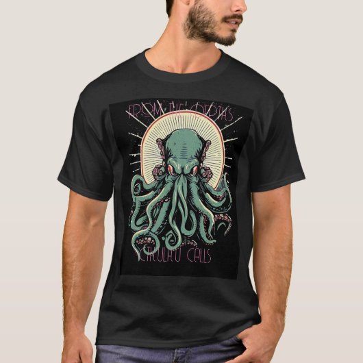 "VAN DE DIEPTE - CTHULHU ROEPT" T-SHIRT (Voorkant)