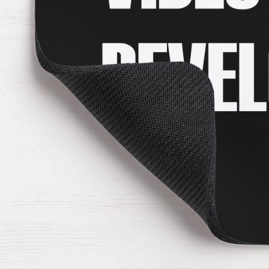 VAN DE DUTY VIDEO GAME DEVELOPER DARK MUISMAT (Hoek)