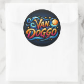 Van Doggo Logo Ronde Sticker (Tas)