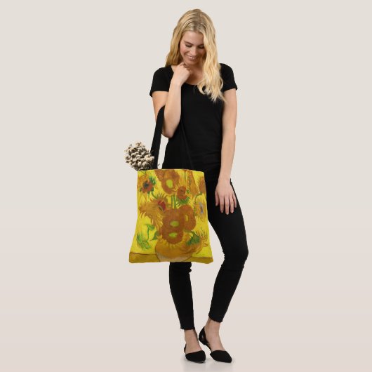 Van Gogh 15 zonnebloemen in een vasje Tote Bag (Op model)