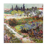 Van Gogh bloeiende tuin in Arles Floral Fine Art Tegeltje<br><div class="desc">Vincent Van Gogh die bloeiende tuin in Arles with Path Fine Art Vincent Willem van Gogh was een postpressionistische schilder wiens werk een verreikende invloed had op de kunst van de 20e eeuw. Zijn productie omvat portretten, zelfportretten, landschappen en nog steeds levenden van cypersen, bloemenvelden, bloeiende bomen, tuinen, tarwevelden en...</div>
