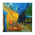 Van Gogh Café Terrace bij nacht Tegeltje<br><div class="desc">Tegel met het olieverschilderij van Vincent van Gogh Café Terrace in Night (1888). Gele sterren schilderen de blauwe nachthemel boven een buitencafé in Frankrijk. Een geweldig cadeau voor fans van Post-Impressionisme en Nederlandse kunst.</div>