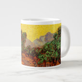 Van Gogh Olijfbomen met gele hemel en zon Grote Koffiekop (Voorkant rechts)