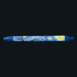 Van Gogh sterry night blue/black inkt ballpoint pe Blauwe Inkt Pen<br><div class="desc">Met deze droomblauwe en zwarte inkt van de Sterrennacht kun je jezelf verliezen in de zwiepende blauwe penseelstreken van Vincent van Gogh. Deze elegante Impressionistische pen straalt verfijning en eeuwige schoonheid uit. Vincent Van Gogh, de beroemde Nederlandse impressionist, creëerde "De Sterrennacht" terwijl hij in Frankrijk was voor vrijwillige geestelijke gezondheidszorg....</div>