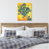 Van Gogh - Vase met de gele achtergrond van Irises Canvas Afdruk (Insitu (Slaapkamer))