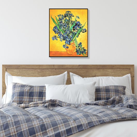 Van Gogh - Vase met de gele achtergrond van Irises Canvas Afdruk (Insitu (Slaapkamer))