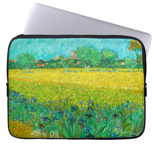 Van Gogh Veld met irissen bij Arles Laptop Sleeve (Voorkant)