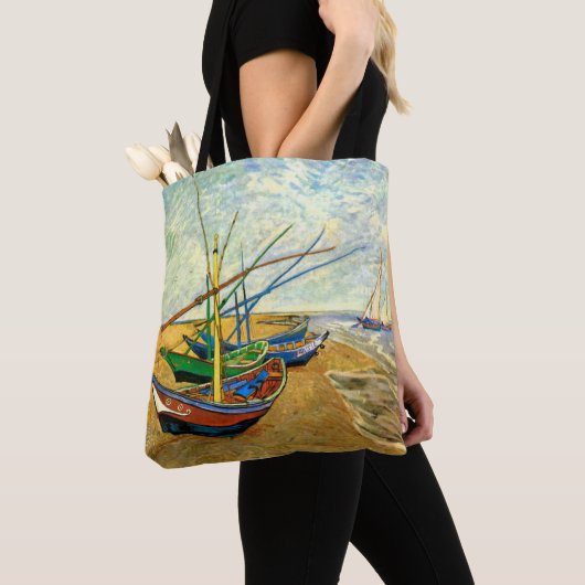 Van Gogh Vist Boats op strand bij Saintes Maries Tote Bag (Dichtbij)