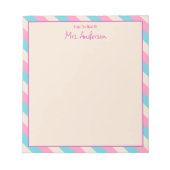 Van het bureau van de leraar naam roze blauwe stre notitieblok (Voorkant)