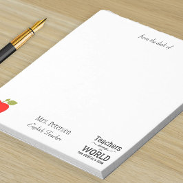 Van het bureau van de leraar noem de rode appel ci notitieblok