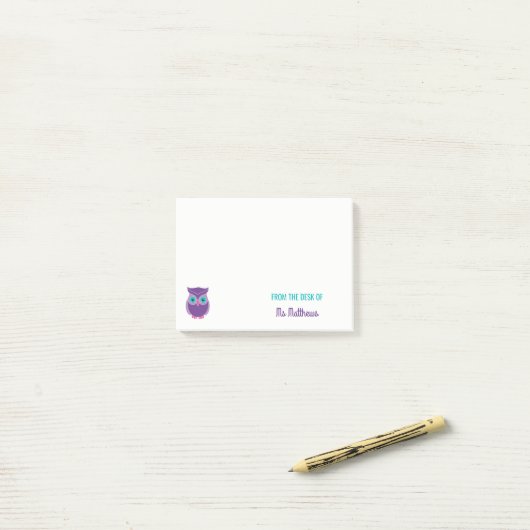 Van het bureau van de leraar Owl, gepersonaliseerd Post-it® Notes (Op bureau)