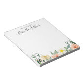 Van het bureau van de moderne koraalbloemen van de notitieblok (Schuin)