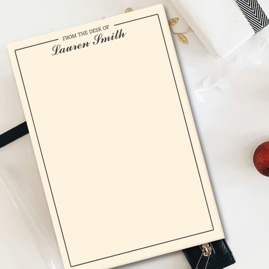 Van het bureau van elegante minimalistische crème post-it® notes