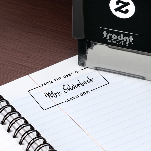 Van het bureau van handgeschreven scriptnaam zelfinktende stempel