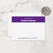 Van het bureau van Paarse en witte naam Telefoon E Notitiekaartje (Voorkant / Achterkant in situ)