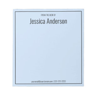 Van het bureau van uw naam lichtblauwe en zwarte t notitieblok