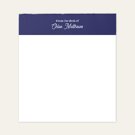Van het bureau van wit schrift marineblauwe rand notitieblok