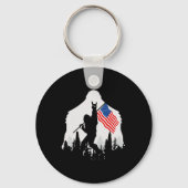 Van juli Shirt Bigfoot Sasquatch Amerikaanse vlag Sleutelhanger (Voorkant)