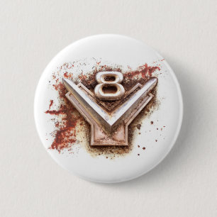 Van klassieke auto: Rusty oud v8-embleem in chroom Ronde Button 5,7 Cm