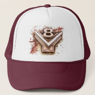 Van klassieke auto: Rusty oud v8-embleem in chroom Trucker Pet