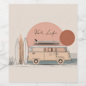 Van Life Surf Van – Retro Beach Camper Aesthetic  Wijn Etiket (Enkel label)