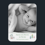 Van ons Huis tot Yours Photo Xmas Holiday Card Magneet<br><div class="desc">"Van ons Huis tot jullie" Voeg uw keuze uit afbeelding toe. Een lekker huis met een kleine sneeuwpop. Verandering in jouw naam en wat een schattige vakantiegroet. Zo eenvoudig en schattig. Een groot keepasje.</div>