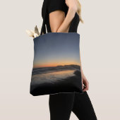 Van schemering tot schemering bij het Beach Photo  Tote Bag (Dichtbij)