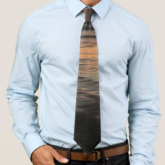 Van schemering tot schemering op het strand Foto a Stropdas