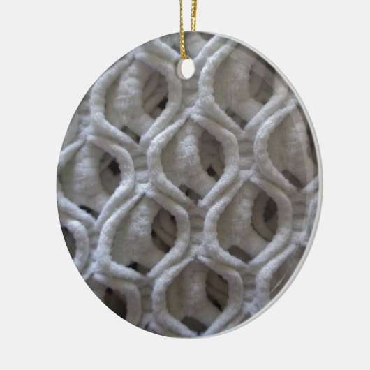 Van-wit gekleurde haakjes bekijken keramisch ornament (Links)