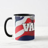 Vance-tekst met vlag en Amerikaanse zeearend Mok (Links)