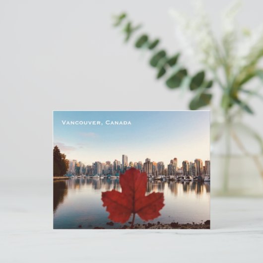 Vancouver Canada Red Maple Leaf Skyline Briefkaart (Staand voorkant)