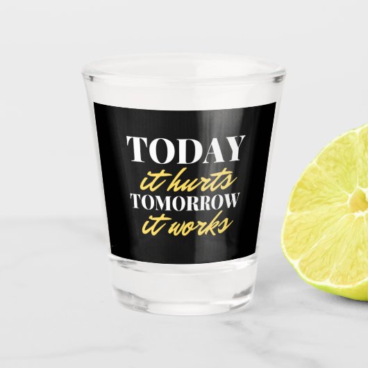 Vandaag gaat het morgen door shot glas (Voorkant)