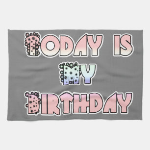 Vandaag is mijn verjaardag Baby Pink Art Print Theedoek