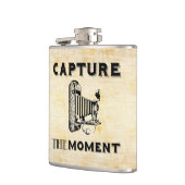 Vang de Moment  Fotograaf van de Camera Heupfles (Links)