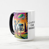 Vang de wind | Alien Disc Golf Magische Mok (Voorkant links)