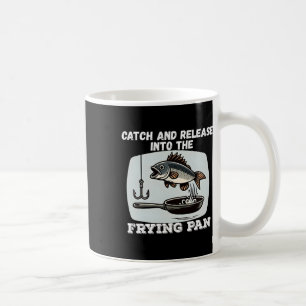 Vang en laat in de koekenpan Humor vissen Koffiemok