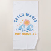 Vang golven, geen zorgen - Grappige zomer Strandlaken (Voorkant)
