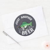 Vang van de dag: gewoon een biertje ronde sticker (Envelop)