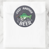 Vang van de dag: gewoon een biertje ronde sticker (Tas)