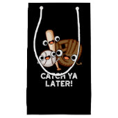 Vang Ya later Funny Baseball Pun Dark BG Klein Cadeauzakje (Voorkant)