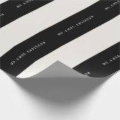 Vanilla & Black Preppy Stripes Aangepaste naam bru Cadeaupapier (Hoek)