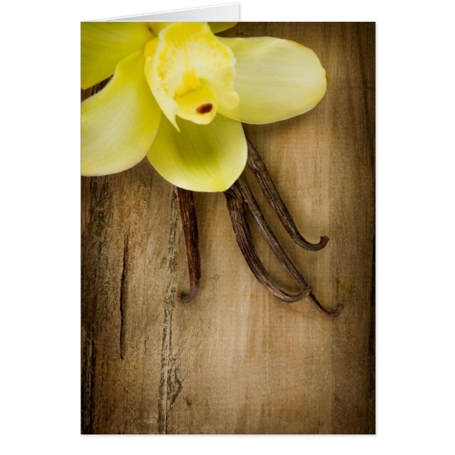 Vanilla Pods and Flower over Wooden Background (Voorkant)